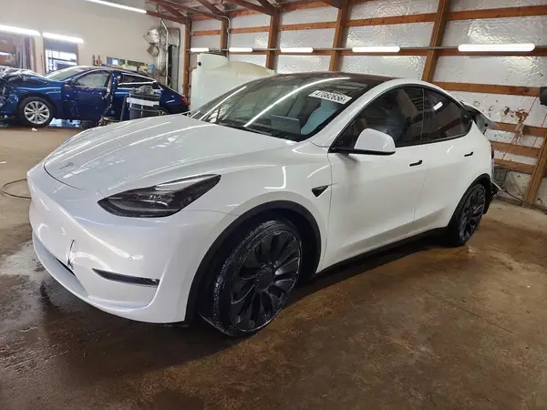 7SAYGDEF9NF372094 2022 TESLA MODEL Y - Image 1