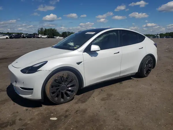 7SAYGDEF9NF372337 2022 TESLA MODEL Y - Image 1