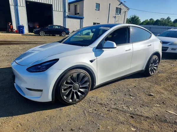 7SAYGDEF9NF377716 2022 TESLA MODEL Y - Image 1