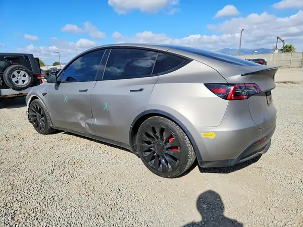 7SAYGDEF9NF390787 2022 TESLA MODEL Y - Image 2