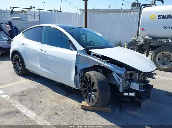 7SAYGDEF9NF391177 2022 TESLA MODEL Y - Image 1