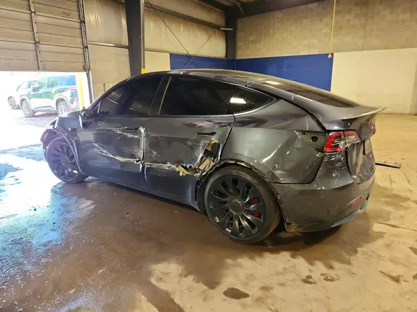 7SAYGDEF9NF397660 2022 TESLA MODEL Y - Image 2