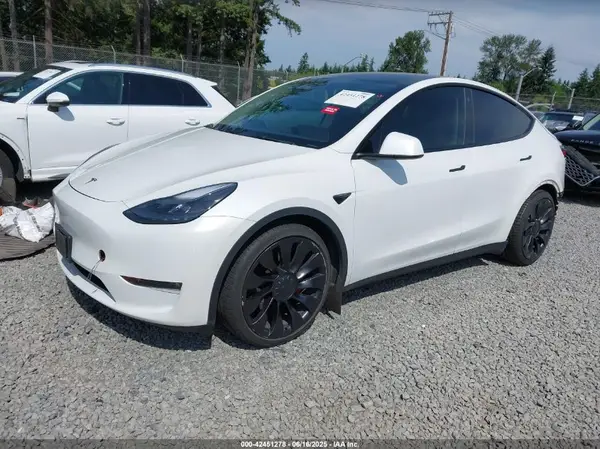 7SAYGDEF9NF400265 2022 TESLA MODEL Y - Image 2