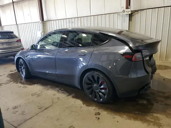 7SAYGDEF9NF401058 2022 TESLA MODEL Y - Image 2