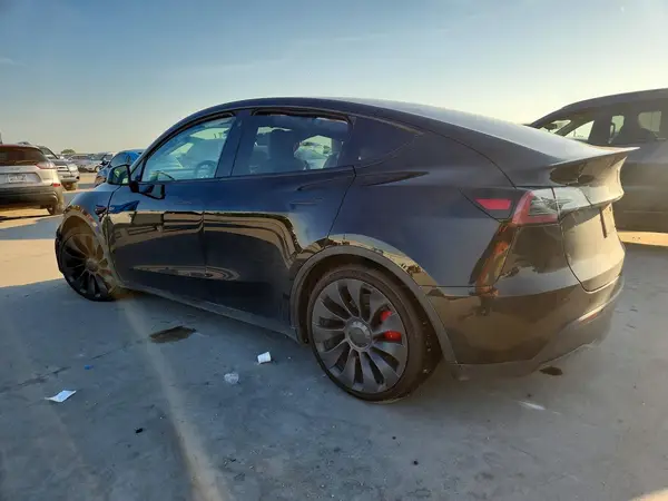 7SAYGDEF9NF405742 2022 TESLA MODEL Y - Image 2