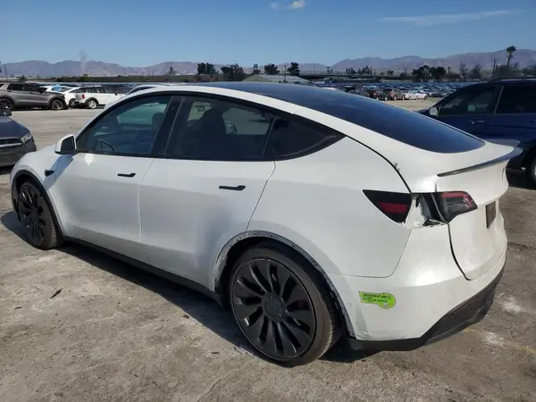 7SAYGDEF9NF406812 2022 TESLA MODEL Y - Image 2