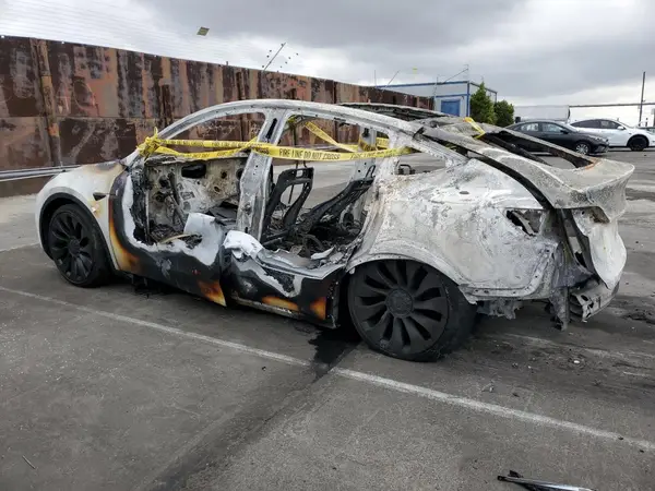 7SAYGDEF9NF407460 2022 TESLA MODEL Y - Image 2