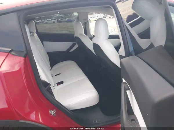 7SAYGDEF9NF410567 2022 TESLA MODEL Y - Image 8