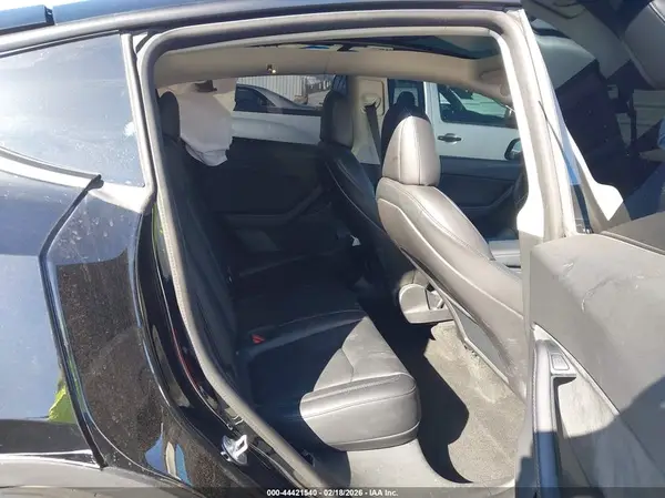 7SAYGDEF9NF411024 2022 TESLA MODEL Y - Image 8
