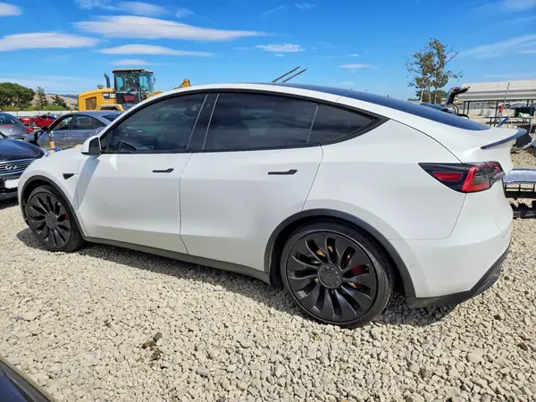 7SAYGDEF9NF411282 2022 TESLA MODEL Y - Image 2
