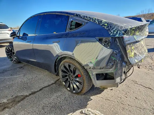 7SAYGDEF9NF414005 2022 TESLA MODEL Y - Image 2