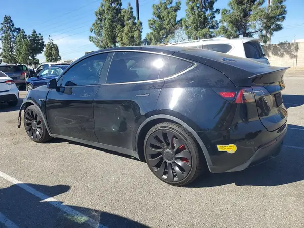 7SAYGDEF9NF446596 2022 TESLA MODEL Y - Image 2