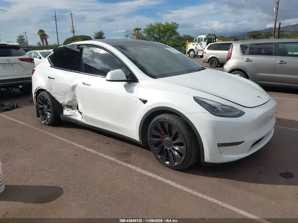 7SAYGDEF9NF462295 2022 TESLA MODEL Y - Image 1