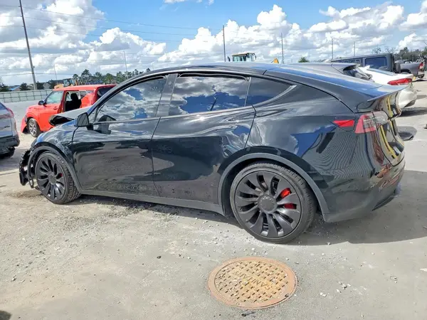 7SAYGDEF9NF463754 2022 TESLA MODEL Y - Image 2