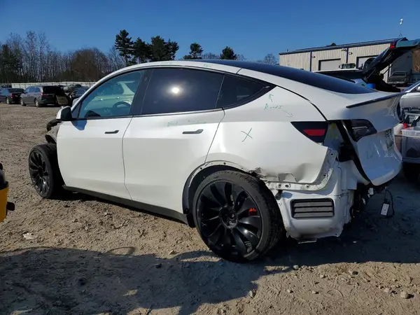 7SAYGDEF9NF468310 2022 TESLA MODEL Y - Image 2