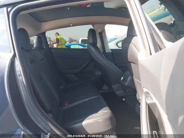 7SAYGDEF9NF488797 2022 TESLA MODEL Y - Image 8