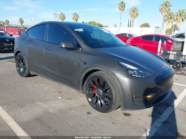 7SAYGDEF9NF492932 2022 TESLA MODEL Y - Image 1