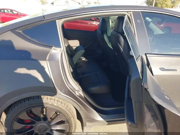 7SAYGDEF9NF492932 2022 TESLA MODEL Y - Image 8