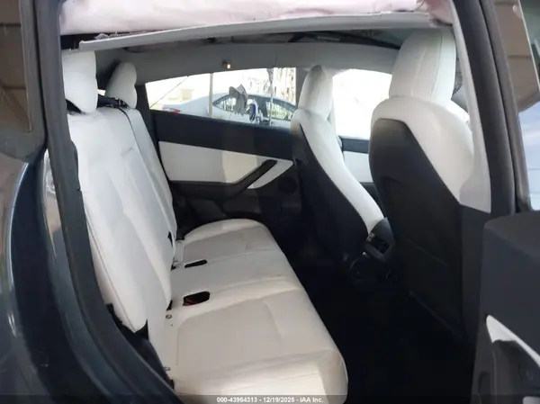 7SAYGDEF9NF511687 2022 TESLA MODEL Y - Image 8