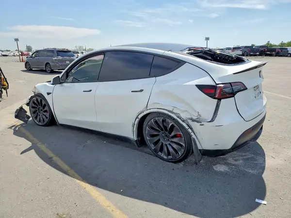 7SAYGDEF9NF522821 2022 TESLA MODEL Y - Image 2