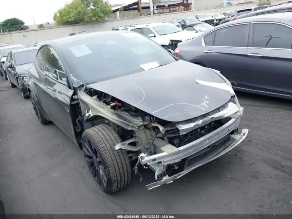 7SAYGDEF9NF522883 2022 TESLA MODEL Y - Image 1