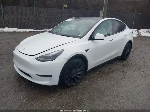 7SAYGDEF9NF539604 2022 TESLA MODEL Y - Image 2