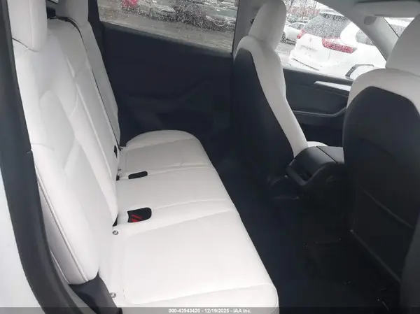 7SAYGDEF9NF539604 2022 TESLA MODEL Y - Image 8
