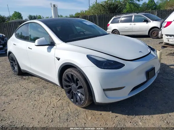 7SAYGDEF9NF542745 2022 TESLA MODEL Y - Image 1