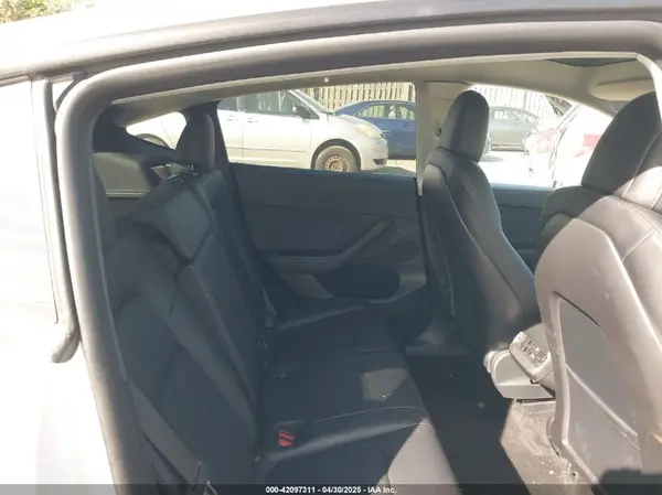 7SAYGDEF9NF542745 2022 TESLA MODEL Y - Image 8