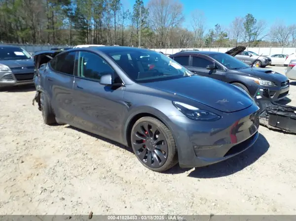 7SAYGDEF9NF544205 2022 TESLA MODEL Y - Image 1