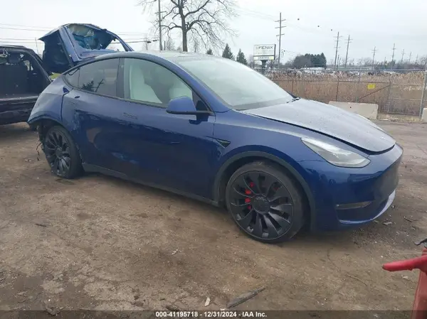 7SAYGDEF9NF562137 2022 TESLA MODEL Y - Image 1