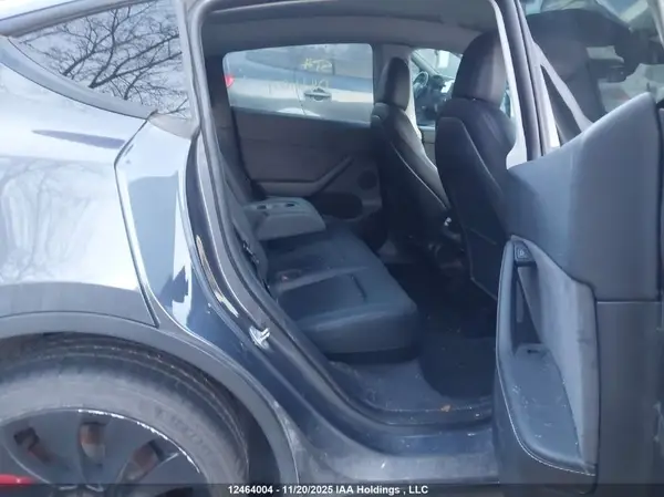7SAYGDEF9NF569184 2022 TESLA MODEL Y - Image 8