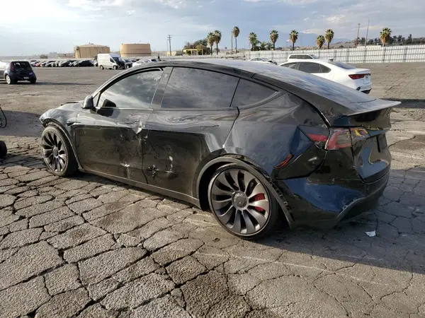 7SAYGDEF9PF624137 2023 TESLA MODEL Y - Image 2