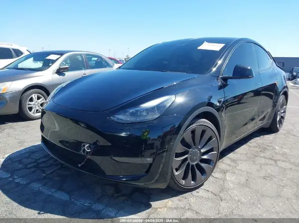 7SAYGDEF9PF635882 2023 TESLA MODEL Y - Image 2