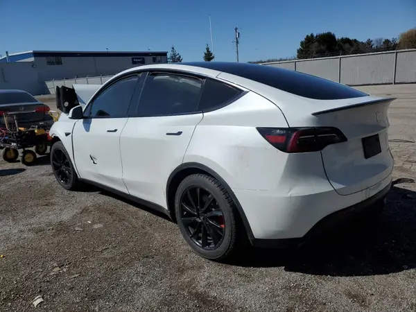 7SAYGDEF9PF682684 2023 TESLA MODEL Y - Image 2