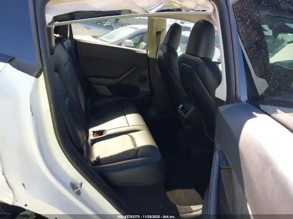 7SAYGDEF9PF682703 2023 TESLA MODEL Y - Image 8