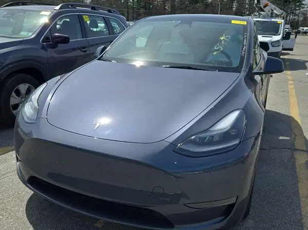 7SAYGDEF9PF700567 2023 TESLA MODEL Y - Image 1