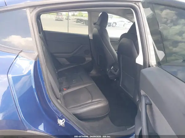 7SAYGDEF9PF709592 2023 TESLA MODEL Y - Image 8