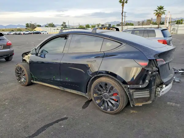 7SAYGDEF9PF740082 2023 TESLA MODEL Y - Image 2