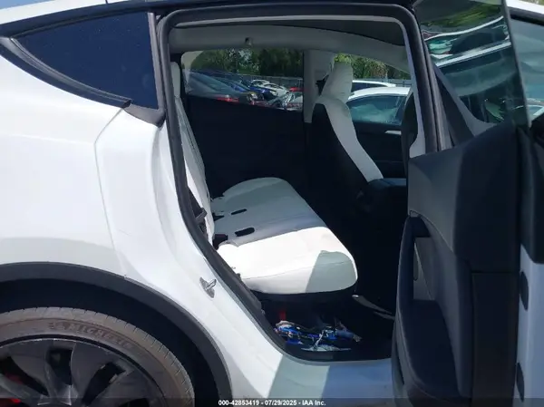 7SAYGDEF9PF740292 2023 TESLA MODEL Y - Image 8