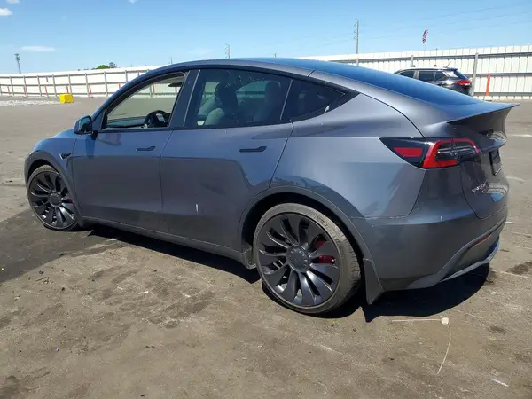 7SAYGDEF9PF749462 2023 TESLA MODEL Y - Image 2