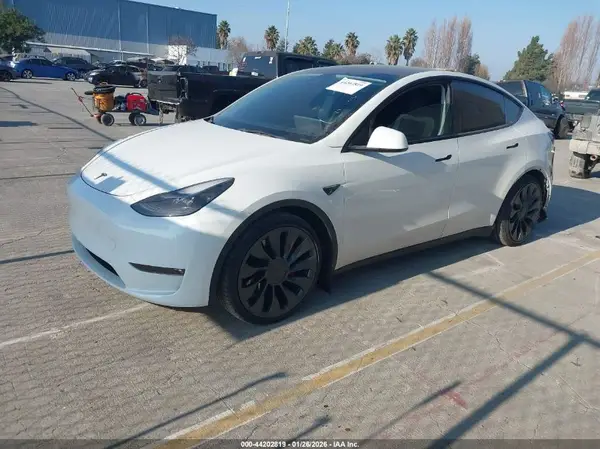 7SAYGDEF9PF778749 2023 TESLA MODEL Y - Image 2