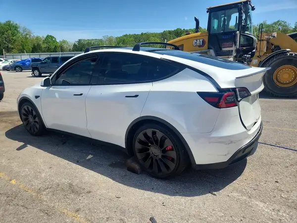 7SAYGDEF9PF793574 2023 TESLA MODEL Y - Image 2