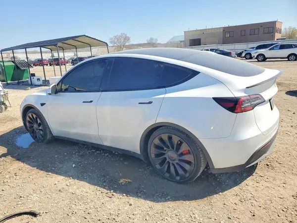 7SAYGDEF9PF810941 2023 TESLA MODEL Y - Image 2