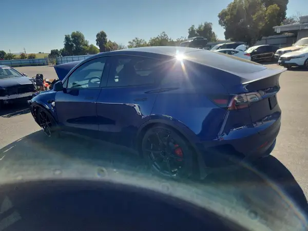 7SAYGDEF9PF812317 2023 TESLA MODEL Y - Image 2