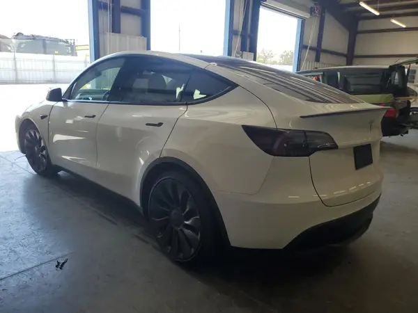 7SAYGDEF9PF829103 2023 TESLA MODEL Y - Image 2