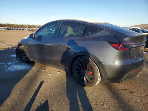 7SAYGDEF9PF860268 2023 TESLA MODEL Y - Image 2