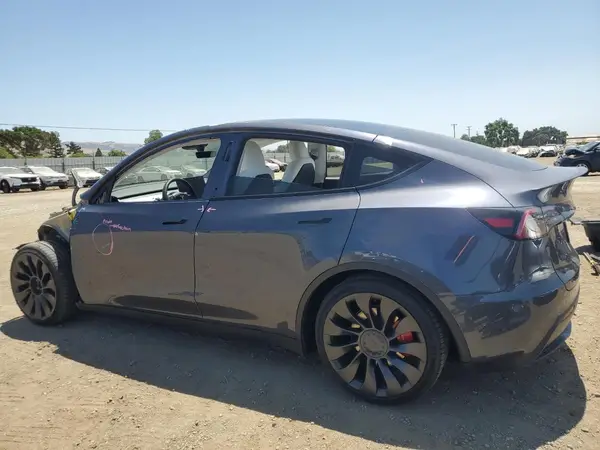 7SAYGDEF9PF863560 2023 TESLA MODEL Y - Image 2