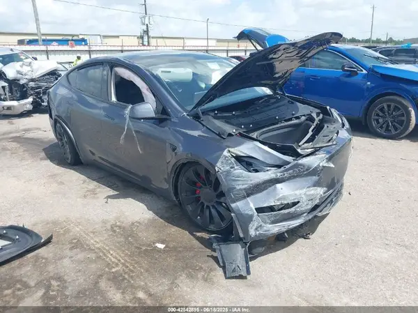 7SAYGDEF9PF940492 2023 TESLA MODEL Y - Image 1