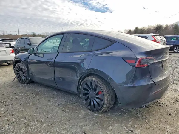 7SAYGDEF9RA265095 2024 TESLA MODEL Y - Image 2
